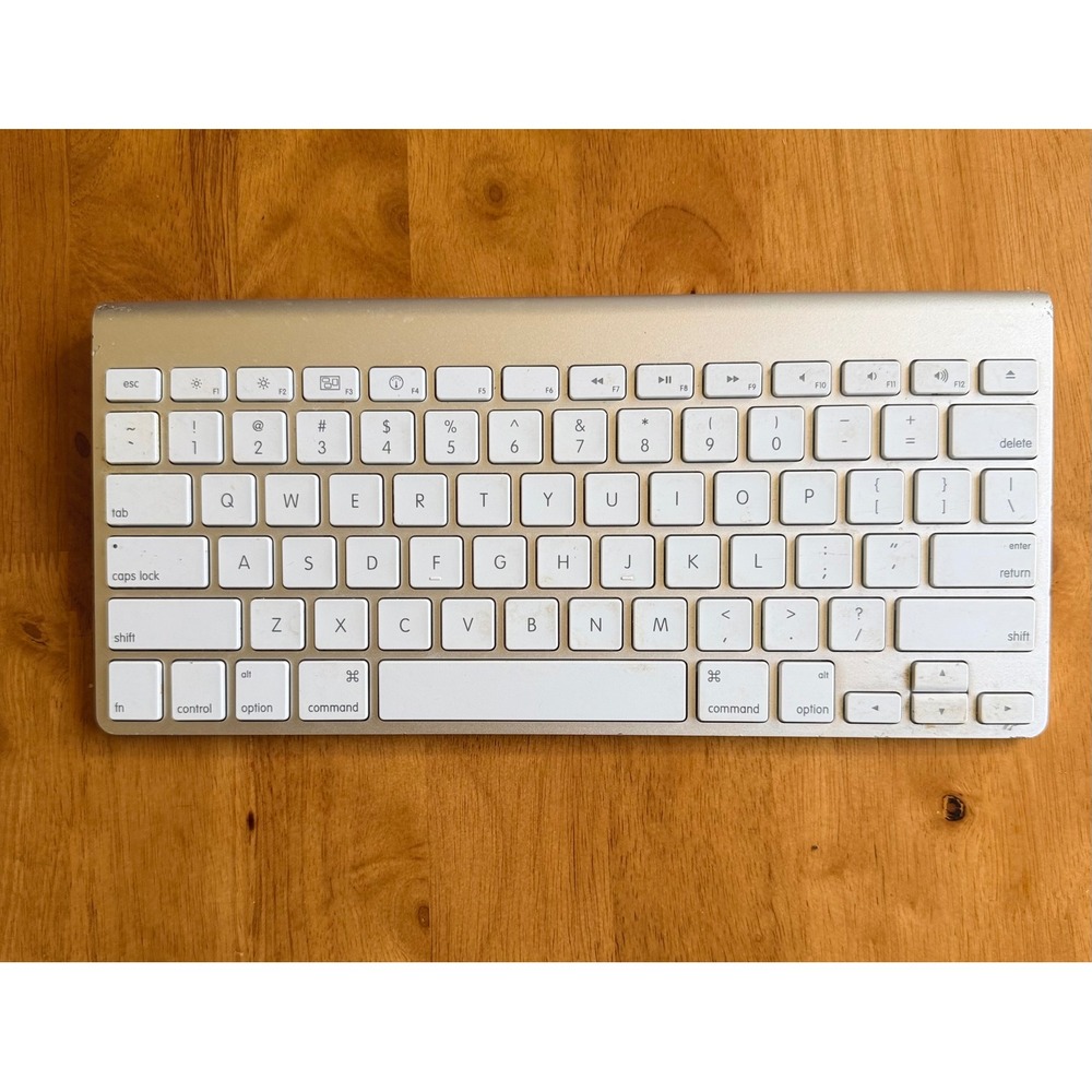 Apple Wireless Keyboard A1314 Silver Aluminum Bluetooth MC184LL/B Mac iPad